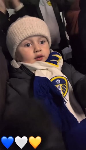 A brilliant video of @leeds_bros young lad singing ‘Marching On Together’ for the first time on Friday night. 👏🏻 Welcome to a life of Ups and Downs 🤝 (Follow @leeds_bros on ‘X’) #LUFC | 🟡🔵 | The Leeds Salute