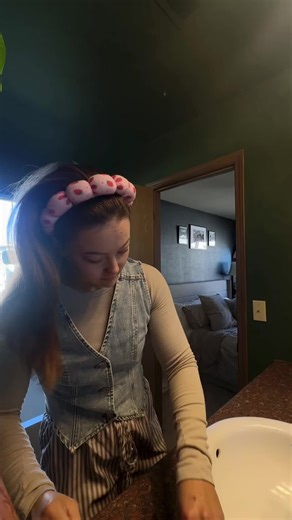 Sunday get ready with me. 🖤 #theordinaryskincare Serum Foundation 9/10