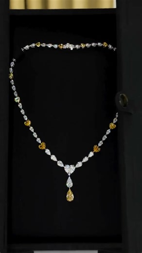 Leon Diamond on Instagram: "Signature Leon Diamond pieces — defined by the contrast of yellow and white diamonds💛💎 . #diamond #diamondjewelry #diamondnecklace #jewelry #wedding #finejewelry #highjewellery #weddingjewelery #yellowdiamond #necklace"