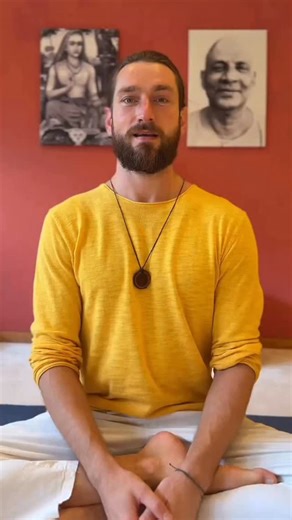 Manchmal braucht es nur eine kurze Übung, um wieder bei dir anzukommen. Progressiven Muskelentspannung – eine wirkungsvolle Methode, um Stress abzubauen, innere Ruhe zu finden und neue Kraft zu tanken. ✨ Spanne im liegen deinen ganzen Körper an – halte 5 Sekunden – lasse los mit einem Seufzer. So einfach. So wirkungsvoll. So wohltuend. | Yoga Vidya