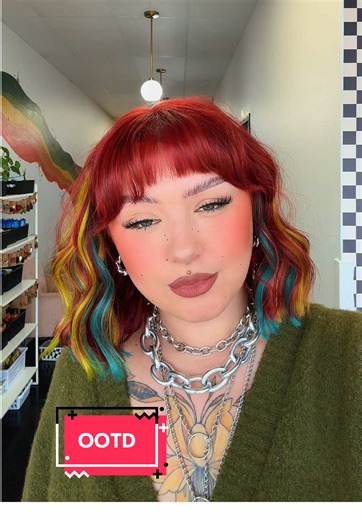 Stylish Lace Skirt Outfit Inspiration for Midsize Fashion