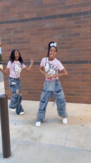 But I’m here right now #Tiktok #Dance #Trend #willowsmith #HoldOn #waitaminute