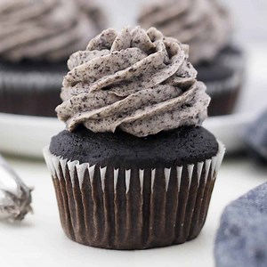 Easy Oreo Frosting Recipe - Whipped Buttercream Frosting