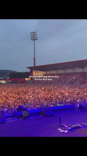 Alanis Morissette Jagged Little Pill Live Reaction - Ireland Crowd Tears