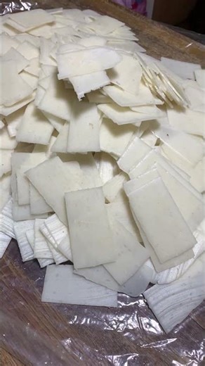 【田舎の味】母がのし餅を専用包丁でカット｜かき餅作り #おばあちゃんの味 #手仕事 #shorts