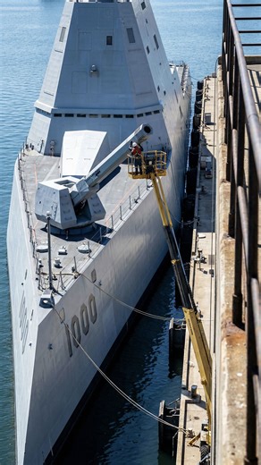 200km Sniper! The USS Zumwalt equips a Railgun. It shoots faster than a bullet and hits harder than a missile. Is this total naval dominance or just a power hog? 🇺🇸⚡ . . #military #usa #NavyLife #Technology #Engineering #Sniper #Maritime #DefenseIndustry #SciFiReal | Military Aviation