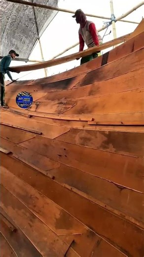 How Builders Shape Giant Wooden Boats Using This Simple Trick!