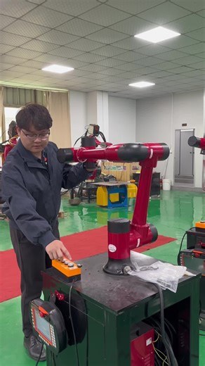 Exploring Six Axis Robots in Welding and Spraying Applications