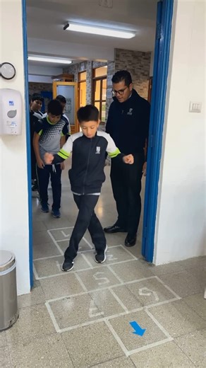 Colegio APDE El Roble • Zona 11 • Guatemala on Instagram: "¡En APDE El Roble las clases de matemáticas son demasiado divertidas! 🎉 Nuestros chicos comenzaron su clase de una manera súper creativa: ¡con el tradicional juego del avioncito! 🛩️ Este tipo de actividades hacen que aprender sea emocionante y lleno de risas, transformando las matemáticas en una experiencia única. Con nuestro programa tu hijo aprende a través del juego y desarrolla un gusto natural por aprender. ¿Qué piensas de estas a