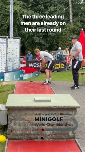 World Championships 2025, Strokeplay Final: Tobias Schwarz is in the lead with a margin of 7 strokes. Behind Beat Wartenweiler and Sebastian Piekorz are battling for Silver. #minigolfsport #minigolf #wc2025neheim | Deutscher Minigolfsport Verband
