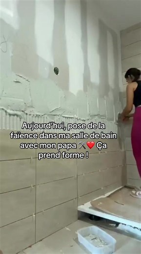 Rénovation Airbnb : Pose de la faïence dans ma salle de bain avec mon papa 🛠️❤️
