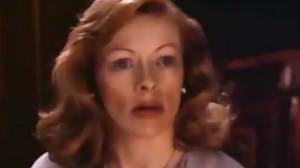 巨型女的袭击：女子在气愤之中，身体不断变大，化身女巨人