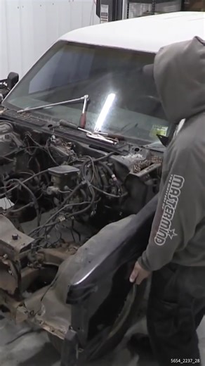 5.8K views · 79 reactions | Tearing a TRUCK Down to Its Frame #trucks #trucksandcars #autoshop #fixingcars | Saabkyle04, LLC | Facebook