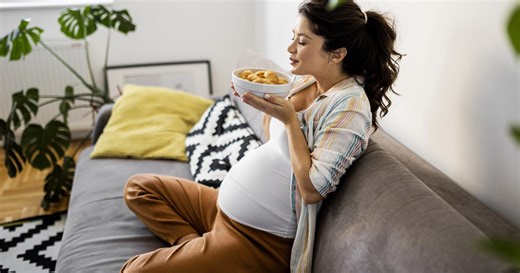 Ces aliments que l'on pense interdits pendant la grossesse et qui ne le sont pas en réalité