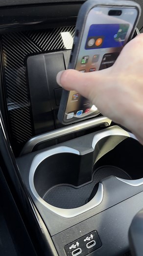 💡Inductive charging pad with cooling function and „seat belt“ for your smartphone in the all-new BMW X2, here as top sports version BMW X2 M35i. #bmw #bmwx2 #bmwx2m35i #bmwlife #bmwlove #bimmer #bimmers #bimmerslife #bimmerslove #bmwix2 #carsofinstagram #cartech #cartechnology | Autogefühl