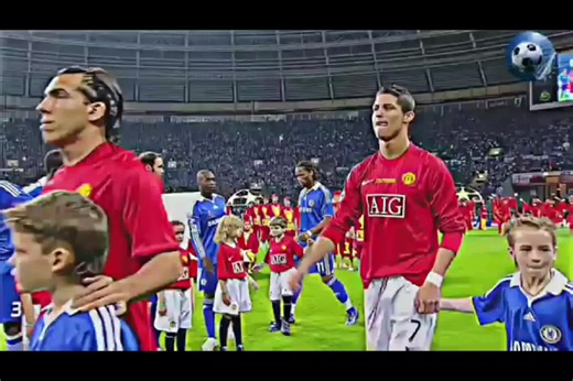 Cristiano Ronaldo – Né Pour Briller 🐐⚽ | chansonfoot1 🎵 Cristiano Ronaldo – Né Pour Briller 🐐⚽ Chanson football motivation dédiée à Cristiano Ronaldo (CR7), l’une des plus grandes légendes du sport mondial. Cette musique met en avant la discipline, le travail acharné et la mentalité de champion qui ont conduit CR7 au sommet. Idéale pour : la motivation sportive 💪 les entraînements football ⚽ la concentration 🎧 les fans de Cristiano Ronaldo et du football mondial 🌍 📅 Sortie officielle : 09