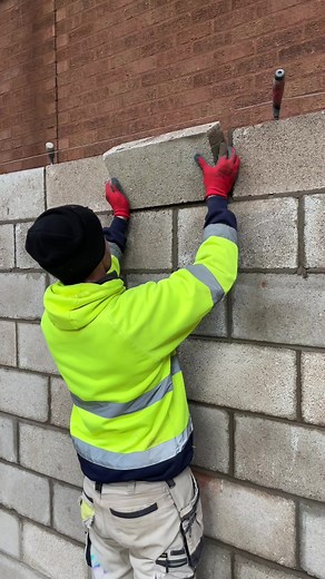 Applying Mortar Technique for Brickwork Construction