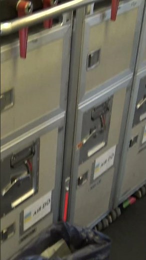 AIRDO-B767型機の乗務員作業ブース