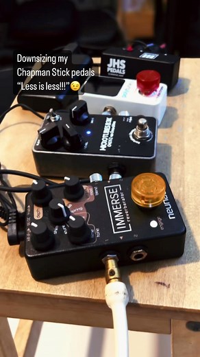 Downsizing my Chapman Stick pedals into minimum. 👉🏻 @jhspedals #summingamp > @tcelectronic #polytune > @darkglasselectronics #microtubesb3k > @neunaberaudio #immersereverberator #guitarpedals #effectspedals #guitar #bass #chapmanstick #reverb #delay #overdrive #distortion #amp #toneoftheday #tonehub #pedalboard #lessisless | Abby Clutario Music
