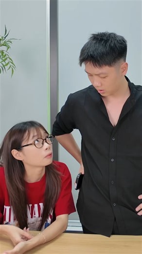 Quà 20/10 demo cho nhân viên #comem #quatang#quatacdo #Yumnetwork Nguồn: Tiiktok Đỏ Đây | Góc Văn Phòng