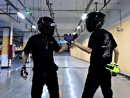 咦 好奇怪 有亿点点帅#妖锅 #骚男 #griddy舞步 #thunderite东北大花,crack son- 抖音