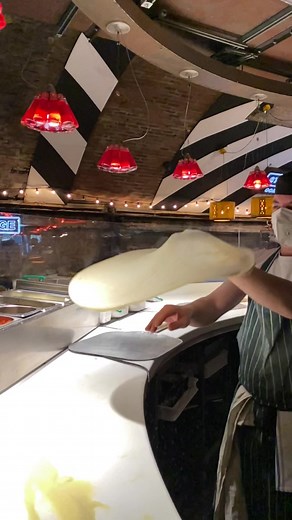 Flipping hell .... now that's how you make a pizza !! Street Pizza | Gordon Ramsay