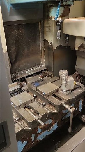 Mazak VTC 16 Tool change