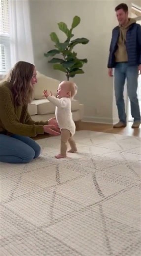 Baby Takes First Steps… Then FREEZES When Dad Walks In 😭👣
