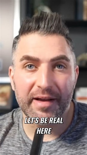 Kayvon Kay on Instagram: "Let me be blunt. If you’re leading with features, you’re already losing. I see it all the time. Sellers get excited and start dumping specs like it means something. “12 modules. 6 calls. Slack access.” No one cares. Features make people compare. Outcomes make people decide. The moment you talk features, your prospect starts doing math. Is this worth it. Is there a cheaper option. Can I delay this. When I talk outcomes, the conversation changes. Now they’re thinking abou