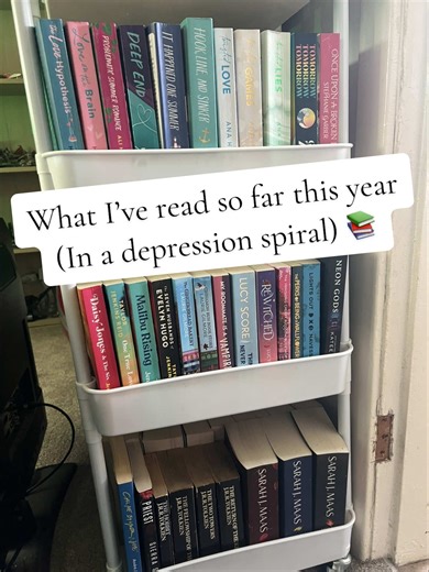 What I’ve read so far this year! I’ve quite enjoyed doing these little video reviews, I think I might do them more often! What do you guys think? 💕 Hope you’re all hitting your reading goals this year so far! 💗 ~ #bookreview #bookrecs #romancebooks #fantasybooks #elleslibrary