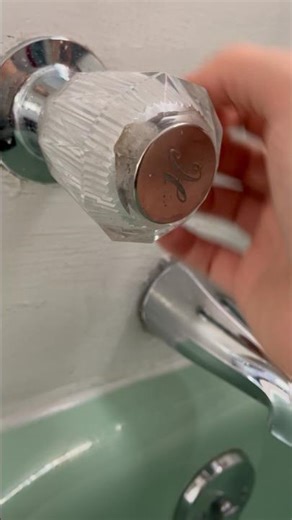 ASMR Old Bathtub Sounds 🛁✨ / #asmr #lofiasmr #asmrtapping #vintage #lofi #relaxing