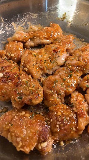 Drew Eats 🍛 on Instagram: "Crispy honey butter chicken - if you like sweet and savory this is the PERFECT easy dinner! Crispy chicken coated with an addicting honey butter sauce 🤤 bonus: done in 30 minutes! Full recipe on my website now! #honeygarlicchicken #chickenrecipes #quickrecipe #easyrecipe #dinneridea #30minutemeals"