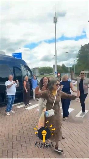 Karaoke bus ervaring 🎤🚘 | VIP bus entertainment