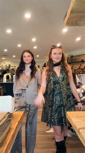 #FashionFriday Holiday elegance starts here ✨ Sam and Emma showcase timeless, sophisticated styles from Lucy Paris, ideal for festive gatherings or evenings out. Now at Oak & Moss | Oakridge | The Landings Golf & Athletic Club