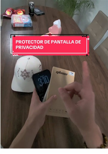 Protector de pantalla con privacidad 🔒📱 reduce miradas laterales y protege contra rayones, incluye protector de lente y se instala fácil sin burbujas #elamorestaenelcarrito #tiktokshopcreatorpicks #privacidad #pantalla #vidrio