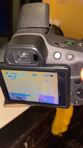 Erick Adans | Especialista em Marketing e Vendas | Sony Dsc - hx100v 16.2 megapixel / 30x zoom com gps + bag pouco usada. Feita pra encarar o tranco (e te salvar em baixa luz), a Sony... | Instagram