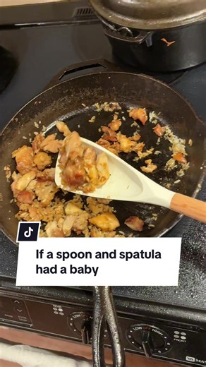 This is quickly becoming my favorite kitchen utensil. It can scrape the sides of dishes, effectively stir ingredients and scoop your food. It comes in a set of two! ##spoon##spatula##kitchenutensils##stirfry##newfavorite