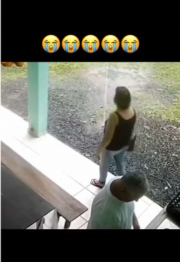 Hilarious Split Fails to Make You Laugh