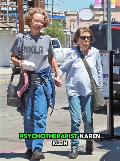 Linda Hunt: 10 Weird Facts You Didn't Know! | Arcade Slate