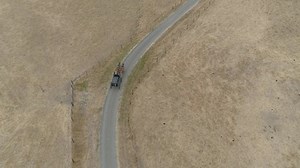 Horses Pulling Wagon On Country Road: video de stock (totalmente libre de regalías) 1095678215 | Shutterstock