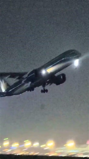 Vietnam Airlines' A350-900 closeup take off #aviation #a350xwb #takeoff #vietnamairlines