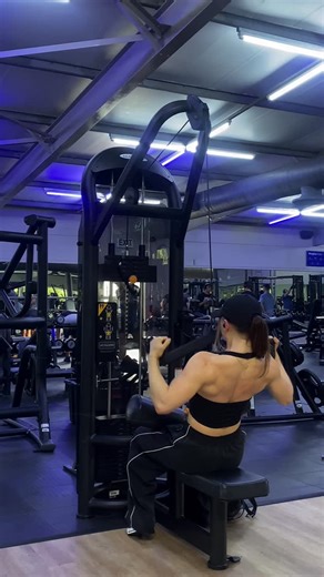 Lydija Rademeyer | 🪽 #backday #gymgirl #bodybuilding #2009 #fitnessmotivation | Instagram