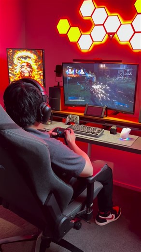 Lorenz Yatco | Cinematic Tech Reviews on Instagram: "Let the flames begin. Showcase of Fantech Nova II wireless multiplatform gamepad + ACGPO5 Charging Dock Bluetooth + Wired | Anti Drift Hall Effect Thumbstifk with Haptic Feedback and Responsive Touchpad compatible with PC/Steam | Switch | PS3/4 | IOS | MACOS | ANDROID | Cloud Gaming | Game Pass #desksetup #pcgaming #gamingsetup #gamepad #gamecontroller #fantech #ff7 #demonslayer"