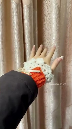 These crochet arm warmers are the cozy handmade trend of the season 🧶❄️