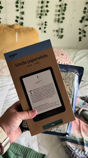 Calling all Kindle girlies - need all your book recs and Kindle tips and must knows! #cozygamer #booktoker #booktok #cozyhobbies #kindlegirlie