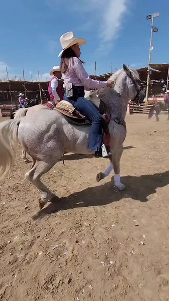 En el proceso de cumplirle un sueño a Yoli del pasado❤️🐴 #petatera #caballos #caballosbailadores #villadealvarez