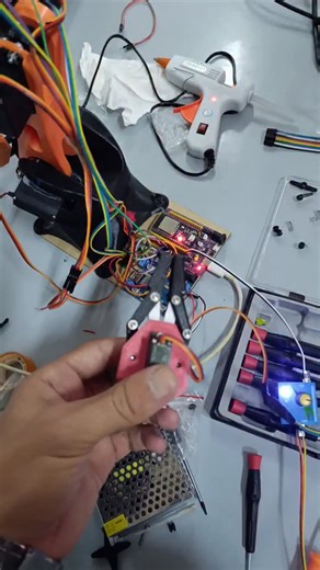 robotics4U 🇹🇳 on Instagram: "Shots from our training session ENSIT📍 #robotics #tunisia #3dprinting #tech"