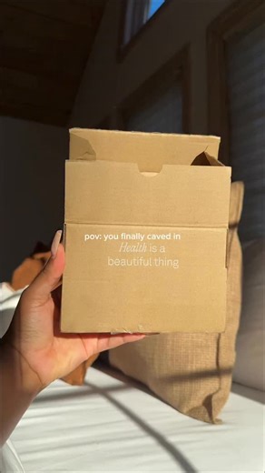 I’ve heard amazing things about the @ouraring !!! And this gold is gorgeous😍 #unboxingvideo #ouraring #wellnesstech #sleeproutine #selfcareproducts | Celine Michelle