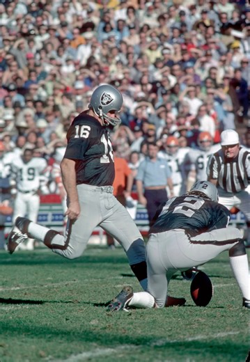 Who are the oldest players in NFL history? Aaron Rodgers still outside top 10