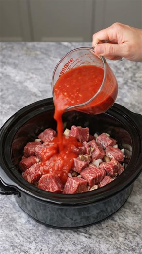🥩🍅 Slow Cooker Beef & Veggie Juice Stew (Easy Classic!)